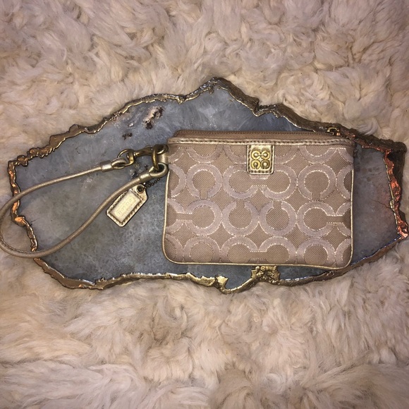 Coach corner zip wristlet- Gold signature fabric - Picture 1 of 3